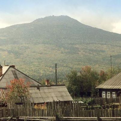 Гора Кумба. Гора Кумба (высота 921.1 м) расположена рядом с поселком Баяновка